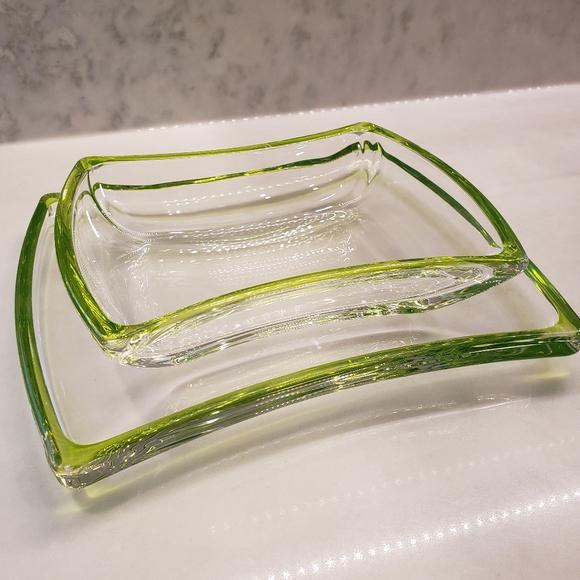 Green accented glass dishes - Picture 2 of 6